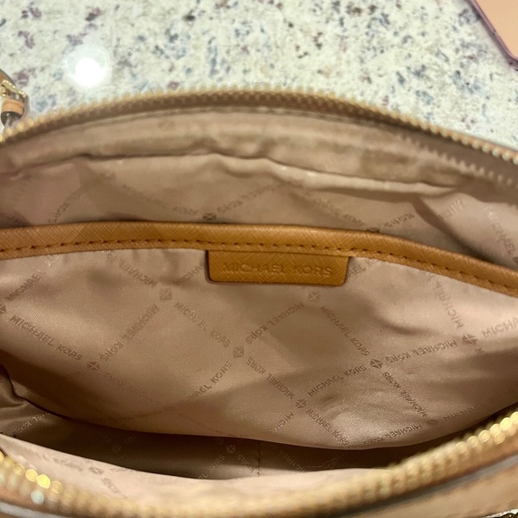 Michael Kors Jet Set Large Printed Logo Crossbody Bag - Picture 5 of 7